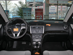 2011款1.6L CVT豪华版 内饰全景