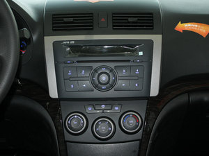 2011款1.6L CVT豪华版 中控台