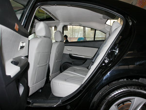 2011款1.6L CVT豪华版 后排空间