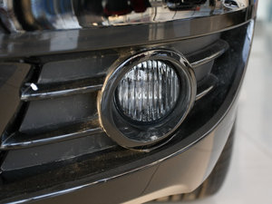 2011款1.6L CVT豪华版 前雾灯