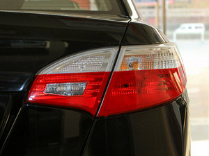 2011款1.6L CVT豪华版 尾灯