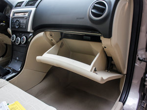 2012款1.6L 手动旗舰版 空间座椅