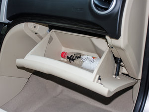 2012款1.6L 手动旗舰版 空间座椅