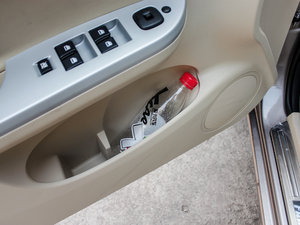 2012款1.6L 手动旗舰版 空间座椅
