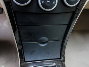 2012款1.6L 手动旗舰版 中控区