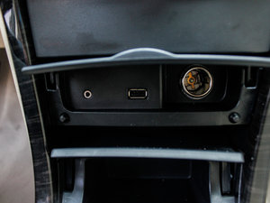 2012款1.6L 手动旗舰版 中控区