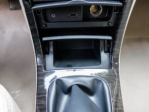 2012款1.6L 手动旗舰版 中控区