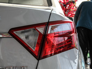 2014款2.0L 手动舒适型 尾灯