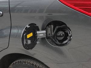 2013款1.6L 7座手动创想版 油箱盖