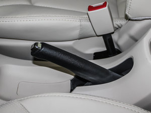 2013款1.5L 手动豪华版 驻车制动器