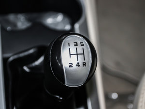 2013款1.5L 手动豪华版 中控区