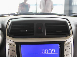 2013款1.5L 手动豪华版 空调出风口