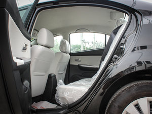 2013款1.6L 手动冠军版 后排空间