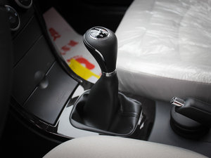 2013款1.6L 手动冠军版 换挡杆