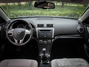2013款1.6L 手动冠军版 内饰全景