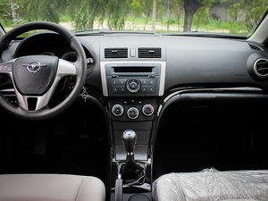 2013款1.6L 手动冠军版 中控台