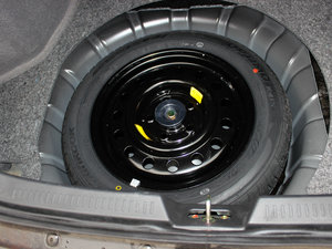 2013款1.6L 手动冠军版 备胎