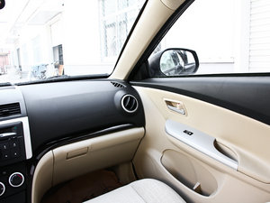 2013款1.6L 手动精英版 中控区