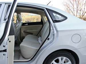 2014款1.5L 手动精英版 后排座椅