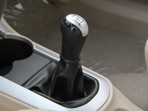 2014款1.5L 手动旗舰版 换挡杆