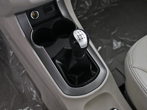 2014款1.5L 手动舒适版 换挡杆
