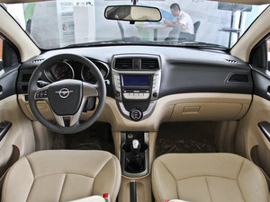 2014款1.5L 手动舒适版 内饰全景
