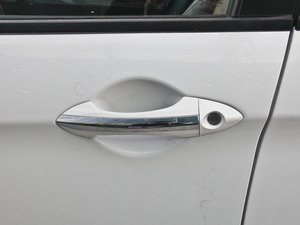 2014款1.6L 手动智尊版 主驾门拉手