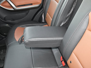 2014款1.6L 手动智尊版 后排中央扶手