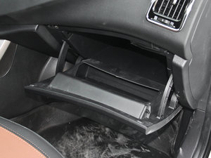 2014款1.6L 手动智尊版 手套箱