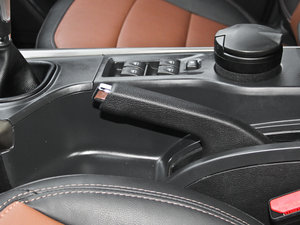 2014款1.6L 手动智尊版 驻车制动器