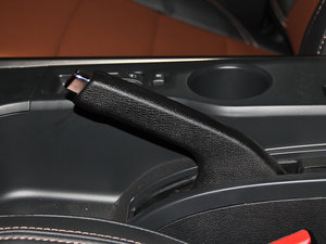2014款1.6L 手动智乐版 驻车制动器