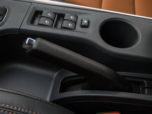 2015款1.5T CVT智炫型 驻车制动器