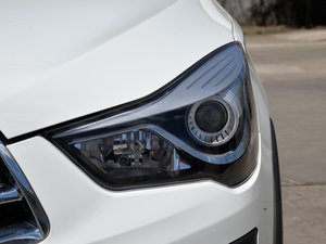 2015款1.6L 手动智乐型 大灯