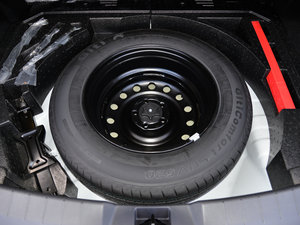 2015款1.6L 手动智乐型 备胎