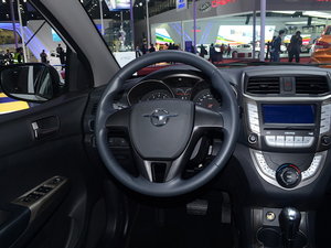 2015款1.5L CVT七彩领航版 中控区