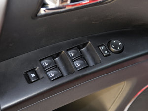 2015款1.5T 手动乐FUN型 主驾车窗控制区	