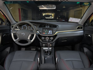 2015款1.5T 手动乐FUN型 内饰全景