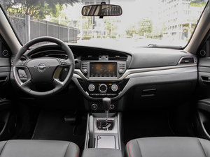 2015款1.5T CVT睿FUN型 内饰全景