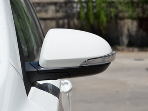 2015款1.5T CVT驭FUN型 后视镜