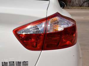 2015款1.5T CVT驭FUN型 尾灯