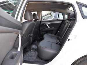 2015款1.5T CVT驭FUN型 后排空间