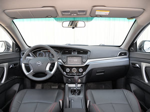 2015款1.5T CVT驭FUN型 内饰全景