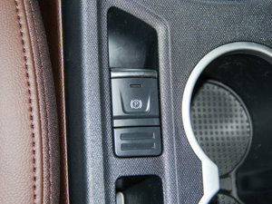 2016款1.5T 自动适·臻型 7座 驻车制动器