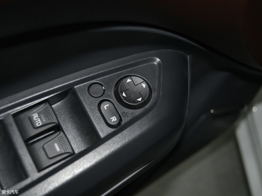 2017(li)MPV 1.5T Ԅ(dng)m 6