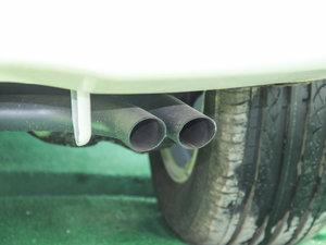 2017款1.5T 手动适·悦型 7座 排气管
