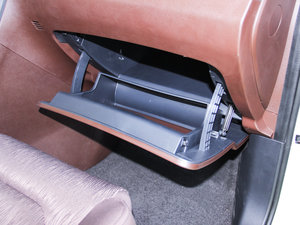 2017款1.5T 手动适·悦型 7座 手套箱