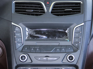 2017款1.5T 手动适·悦型 7座 中控台显示屏