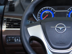 2017款1.5T 手动适·悦型 7座 中控区