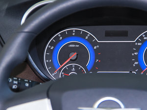 2017款1.5T 手动适·悦型 7座 中控区