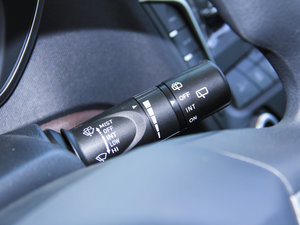2017款1.5T 手动适·悦型 7座 中控区